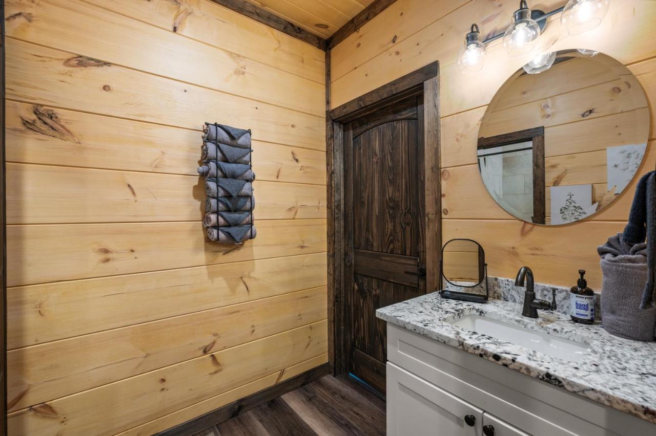 New Cozy Mountain Cabin Hot Tub Near Downtown Gatlinburg Exterior photo